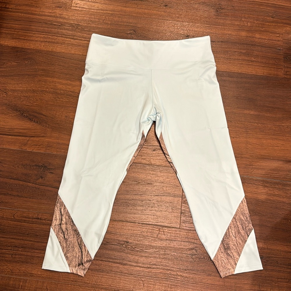 Soulgani Active NWOT light blue Leggings with camouflage detail.